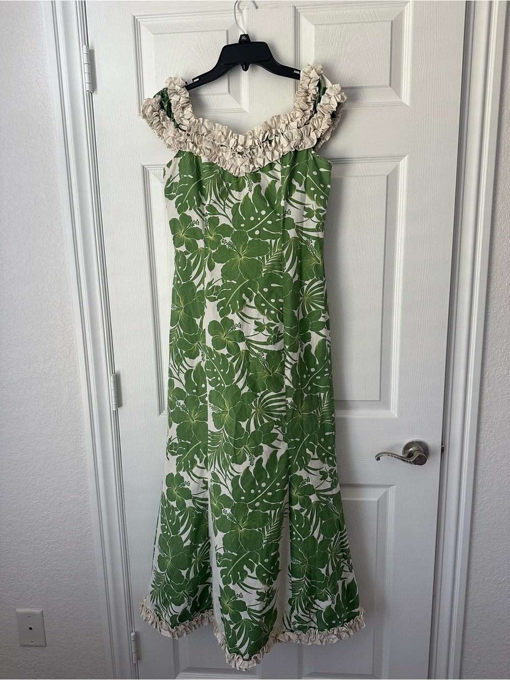 Royal Creations Hawaii Green Tropical Leaf Ruffled Off Shoulder Maxi Dress M